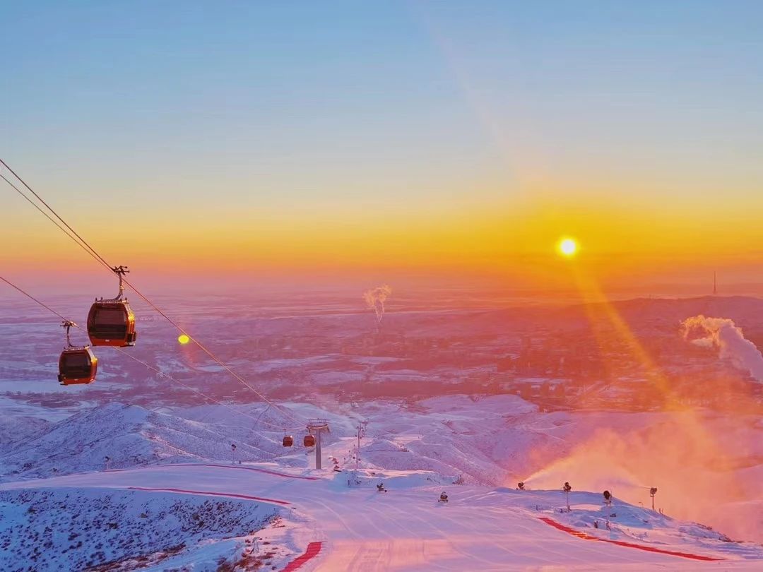 2023将军山国际滑雪度假区玩乐攻略,阿勒泰将军山滑雪场的冰雕琳...【去哪儿攻略】